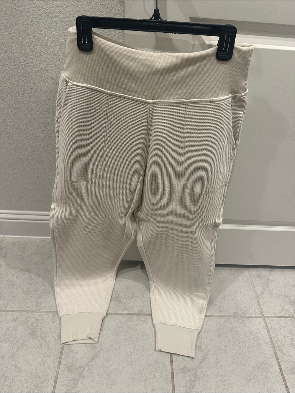 Athleta Cream Waffle-Knit Leggings with Patch Pockets